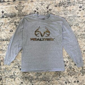 Grey Realtree long sleeve shirt with camo logo size L